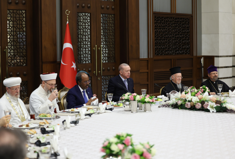 Cumhurbaşkanı Erdoğan, dini azınlık temsilcileri ile iftarda bir araya ...