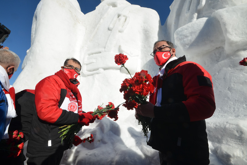 Kars In Sarikamis Ilcesinde Sehitler Anisina Yapilan Kardan Heykellerin Acilisi Gerceklestirildi Turkiye Cumhuriyeti Iletisim Baskanligi