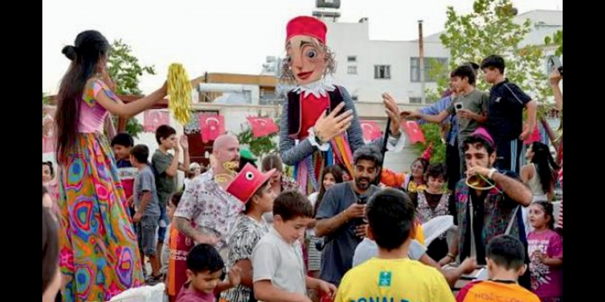 Midyat’ta çocukların yüzü Uçan Halı Festivali ile güldü (Mardin)